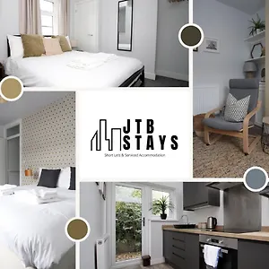 Modernised 2 Bedroom Townhouse By Jtb Stays Short Lets & Serviced Accommodation Cardiff With Wifi & Self Check In Holiday home