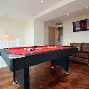 Luxury 4 Bedroom 4 Ensuite In Penarth Holiday home