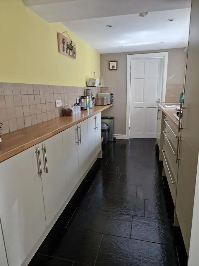 Holiday home Tynant House- Modern 3 Bed House- City Centre And Free Parking Cardiff United Kingdom