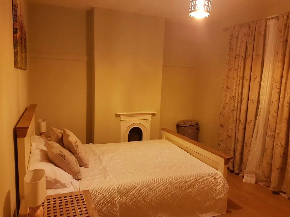 Holiday home Tynant House- Modern 3 Bed House- City Centre And Free Parking Cardiff